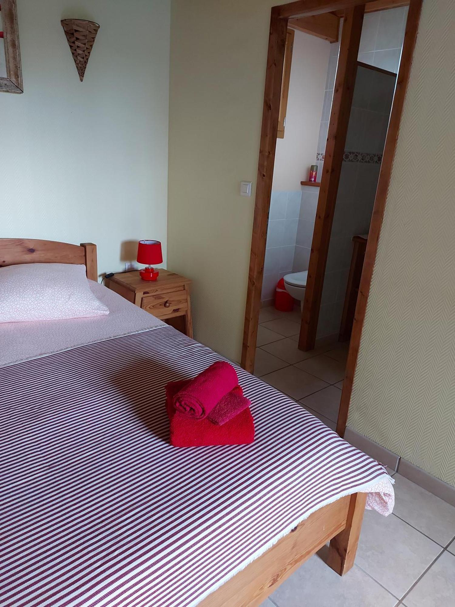 Le Moulin De L'Etang Hotel Chaneins Room photo
